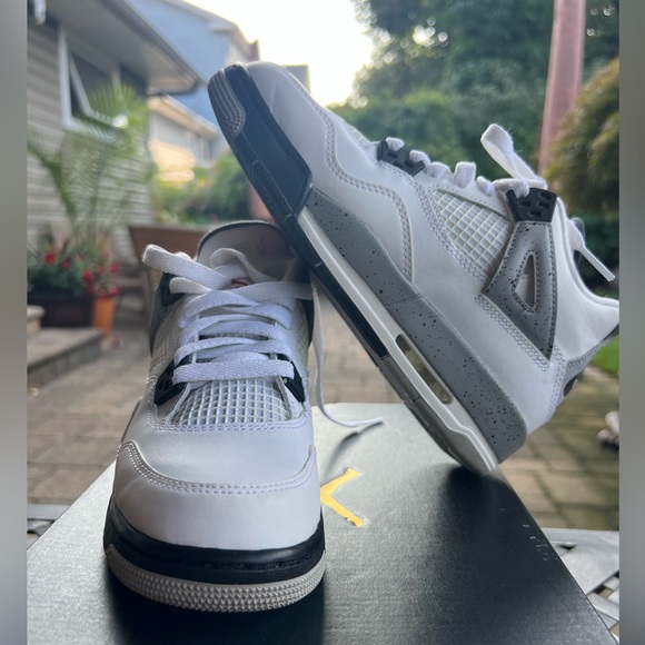 Air Jordan Retro OG BG (white/fire red-black-tech grey)